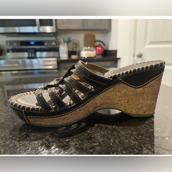 American Eagle Wedge Sandals, Size 6.5 - Picture 8 of 11